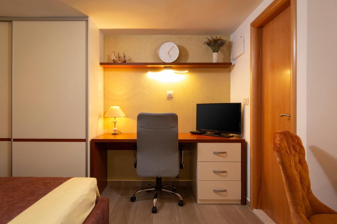 Studio Apartment Oleander Спліт Екстер'єр фото