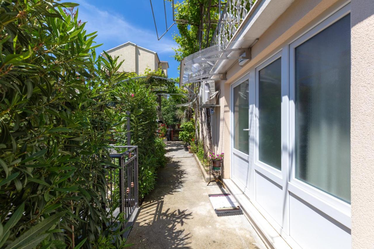 Studio Apartment Oleander Спліт Екстер'єр фото